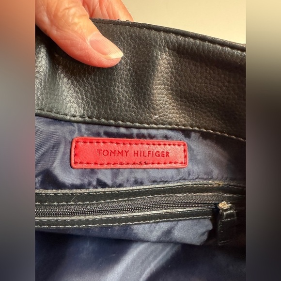 Tommy Hilfiger  signature Jacquard Faux
Leather handbag - Picture 11 of 16